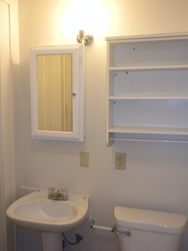 Building Photo - 1510 Rosemary Ln