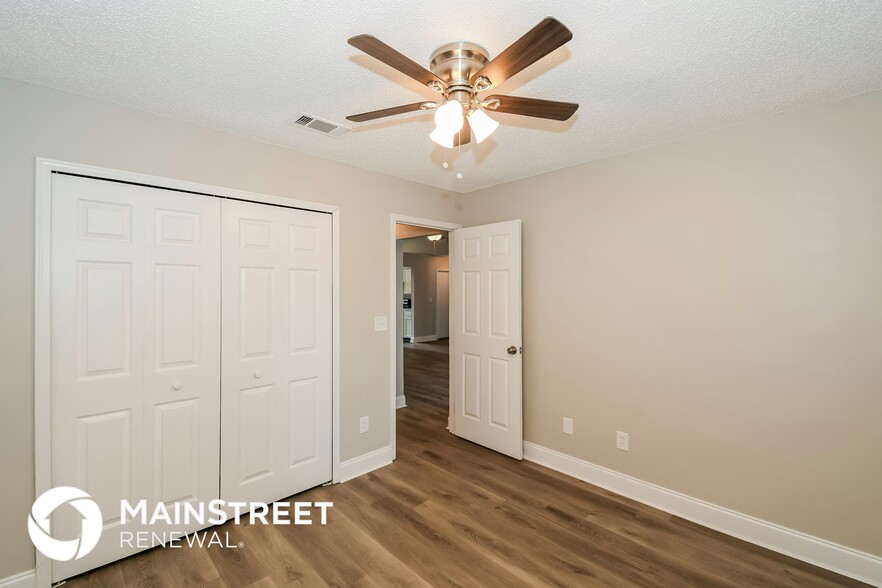 Building Photo - 8965 Bridgecreek Dr W