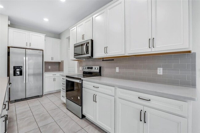 Building Photo - 4828 Chantilly Rd