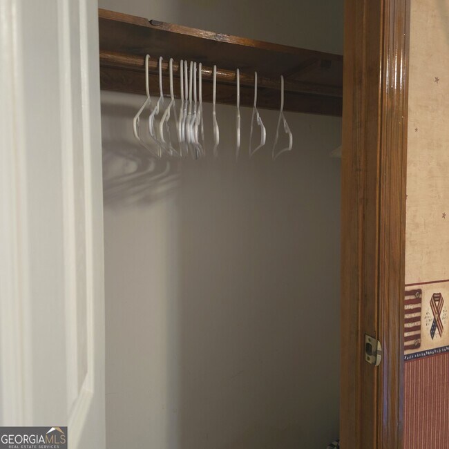 Building Photo - 3666 Lakewood Ct