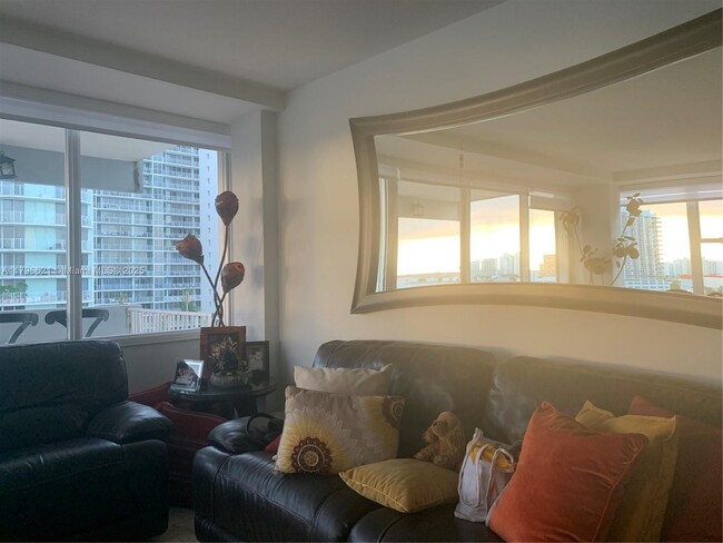 Building Photo - 7545 E Treasure Dr