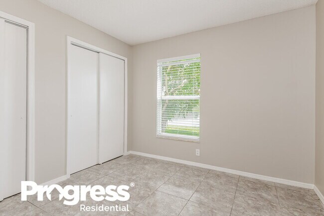 Building Photo - 1420 Brook Hollow Dr