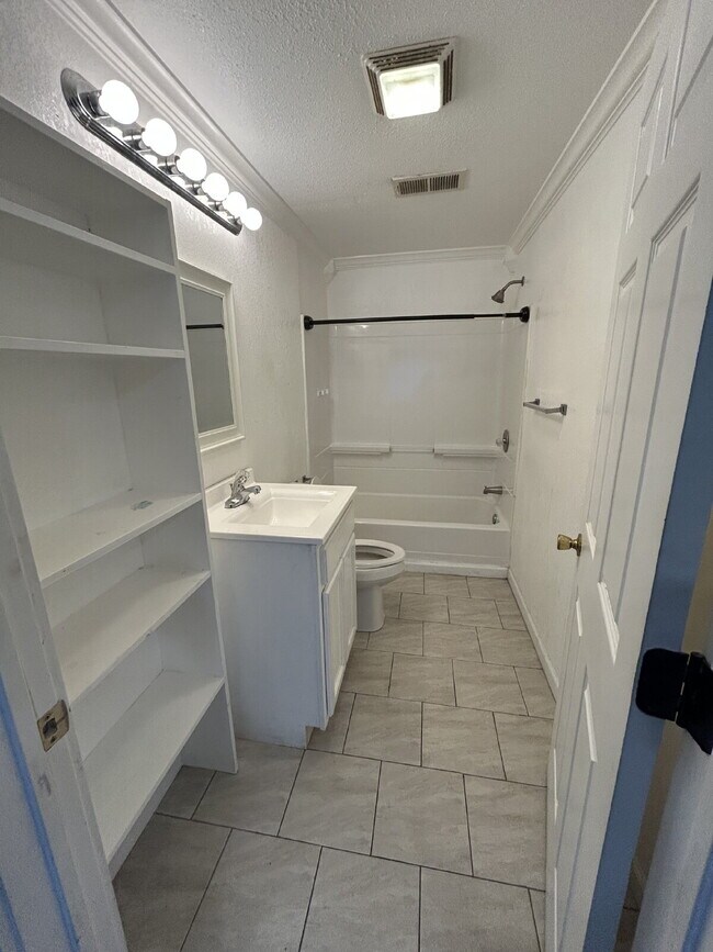 Building Photo - "Charming 2-Bedroom 1 bath with Spacious Living in Humboldt, Tn – Perfectly Cozy at 851 Sq Ft!"