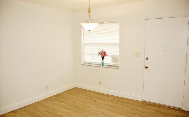 Building Photo - 4770 NW 10th Ct