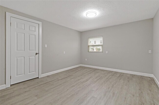 Building Photo - 8441 Bayshore Dr