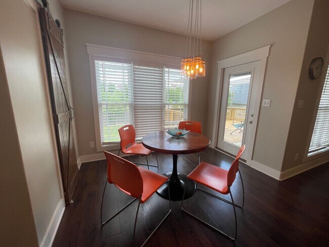 Building Photo - 5 Bedroom 3 1/2 Bath Home For Rent!