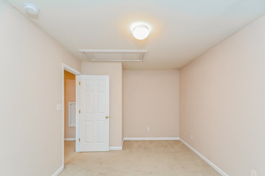 Building Photo - 215 N Fuquay Springs Ave