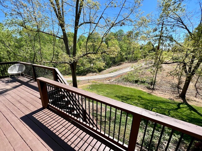 Building Photo - Beautifully Updated Home!  Fenced Yard!