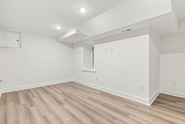 Building Photo - 2434 N 33rd St