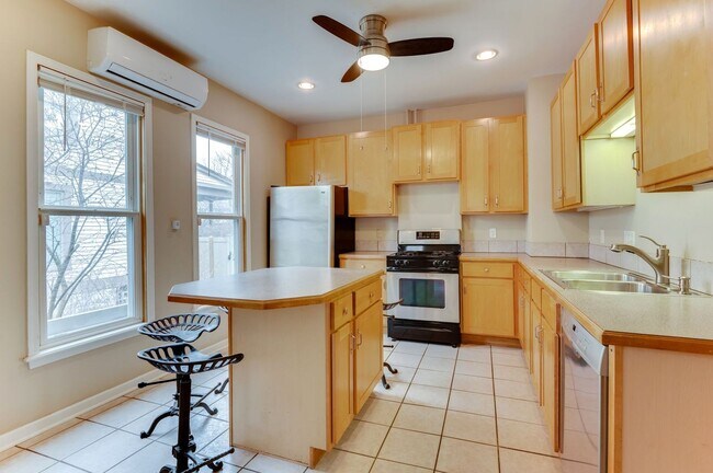 Building Photo - Gorgeous Uptown 4-bed 2-bath Single-Family House w/ Garage + Fenced-In Yard