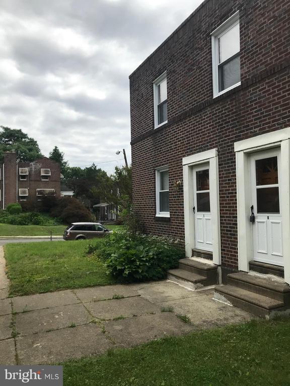 Building Photo - 636 Park Ln