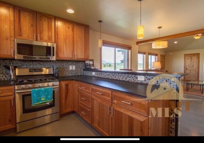 Building Photo - 3-Bedroom, 2-Bathroom Single-Level Home in Bozeman, MT