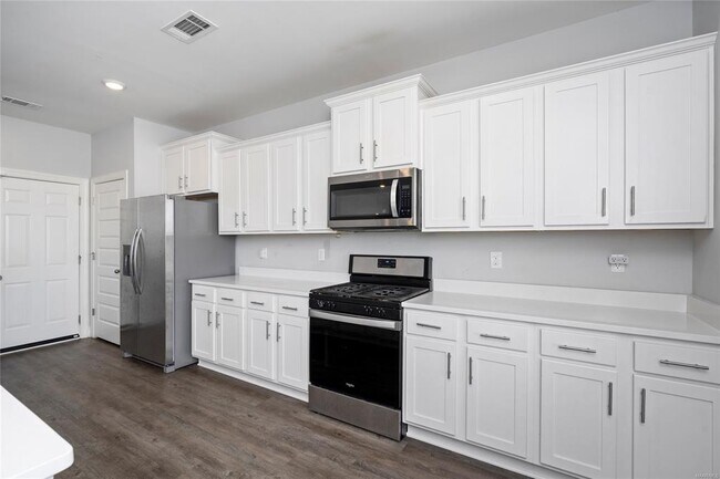 Building Photo - 6313 Town Ln