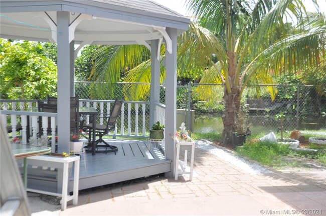 Building Photo - 250 N Biscayne River Dr