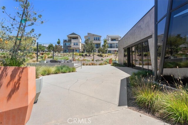 Building Photo - 352 Merit