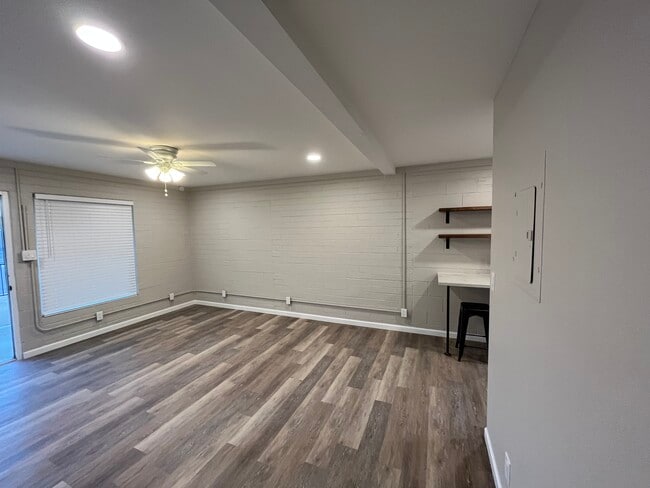 Building Photo - The Catalina