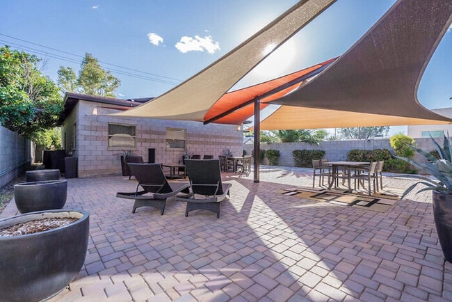 Building Photo - PHX Retreat  2 Bedroom 2 Bath Home in Hist...