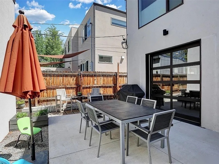 Building Photo - 2713 Grove St