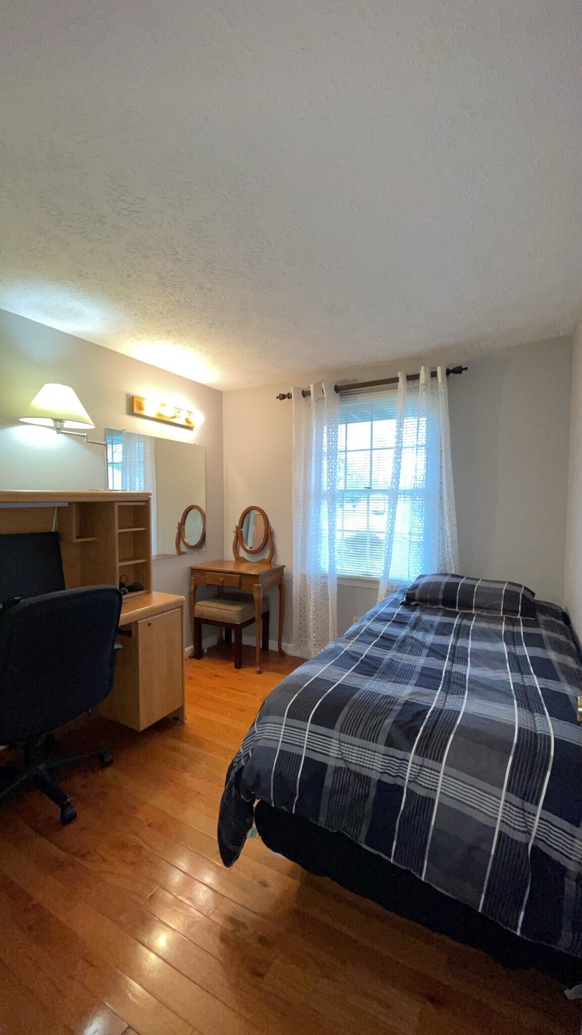 Building Photo - 236 Cresthaven Ln