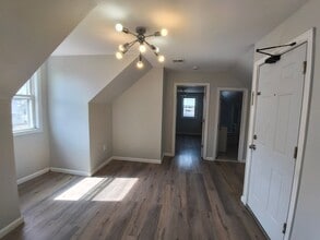 Building Photo - 223 Cator Ave