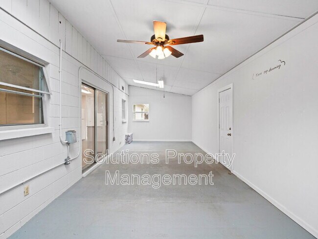 Building Photo - 905 Lisa Dr