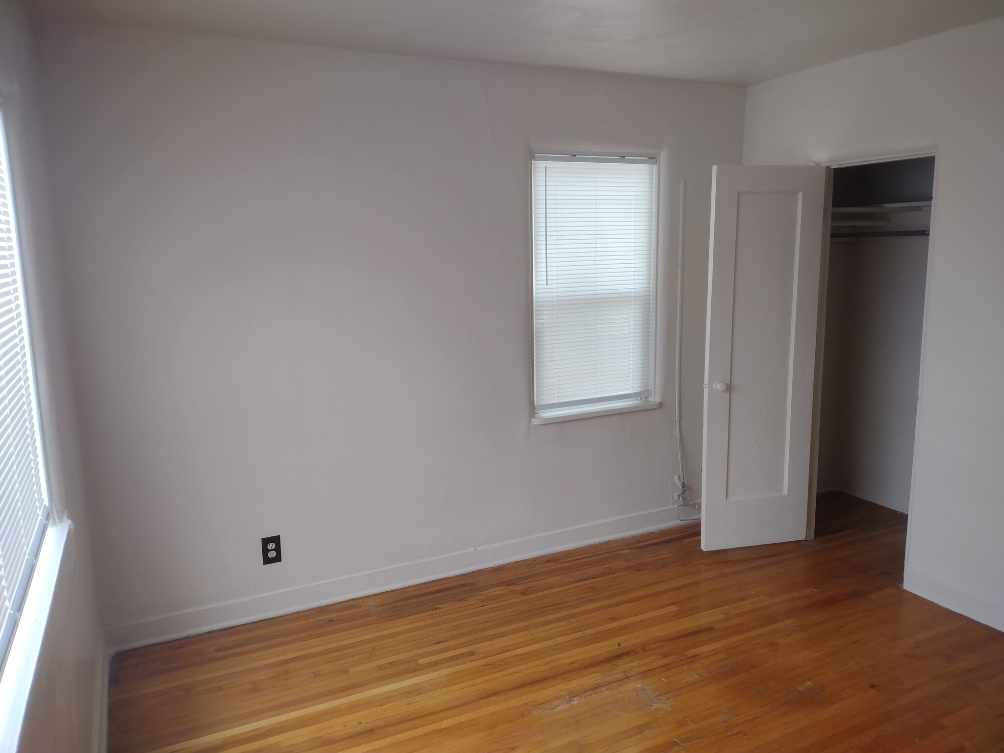 Building Photo - 1204 Coal Ave SE