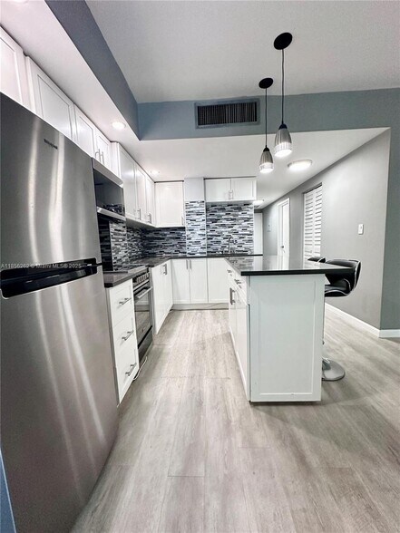 Primary Photo - 999 Brickell Bay Dr