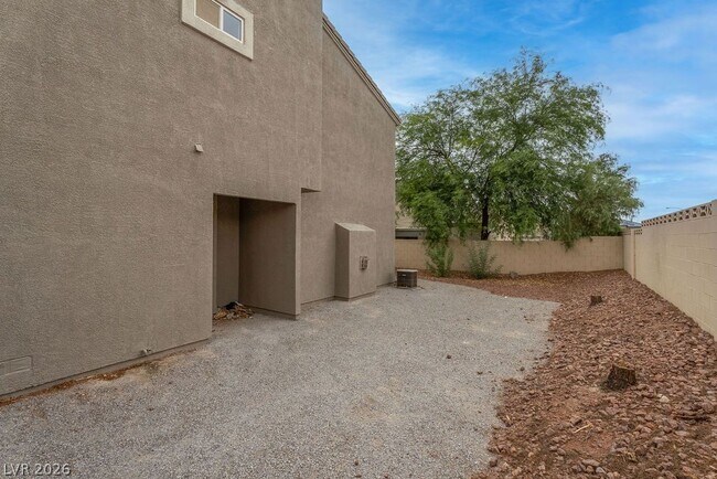 Building Photo - 3190 E Eldorado Ln