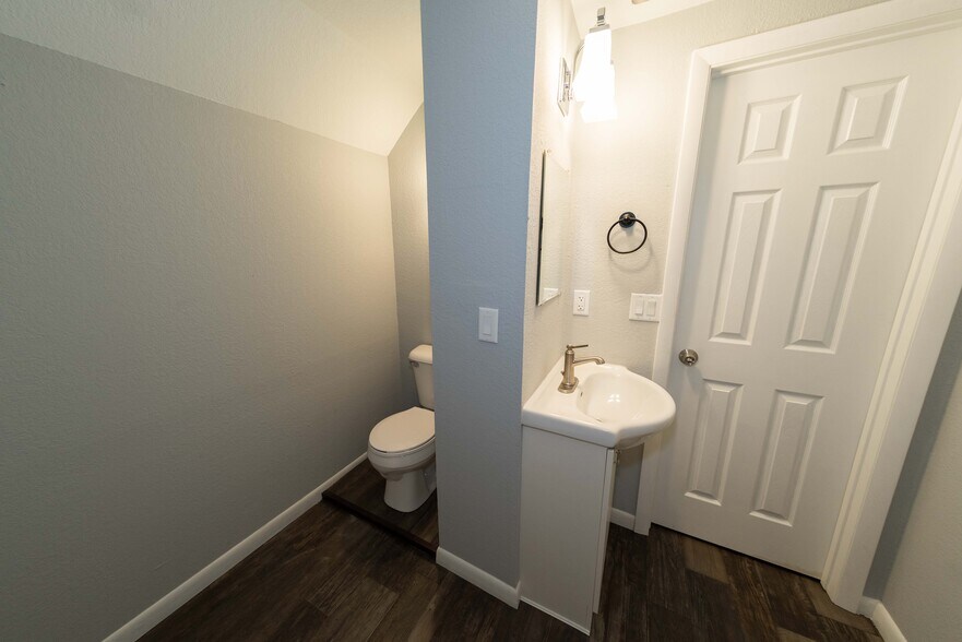 Half Bath - 3834 E Edgerton Ave