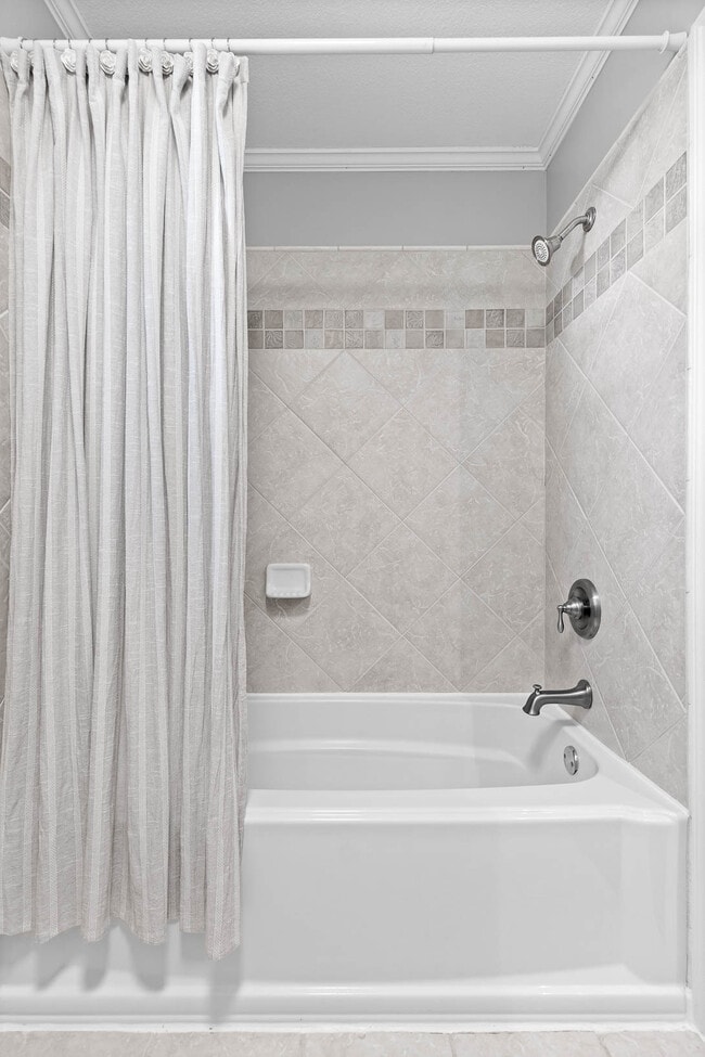 Building Photo - 2483 Shenandoah Dr