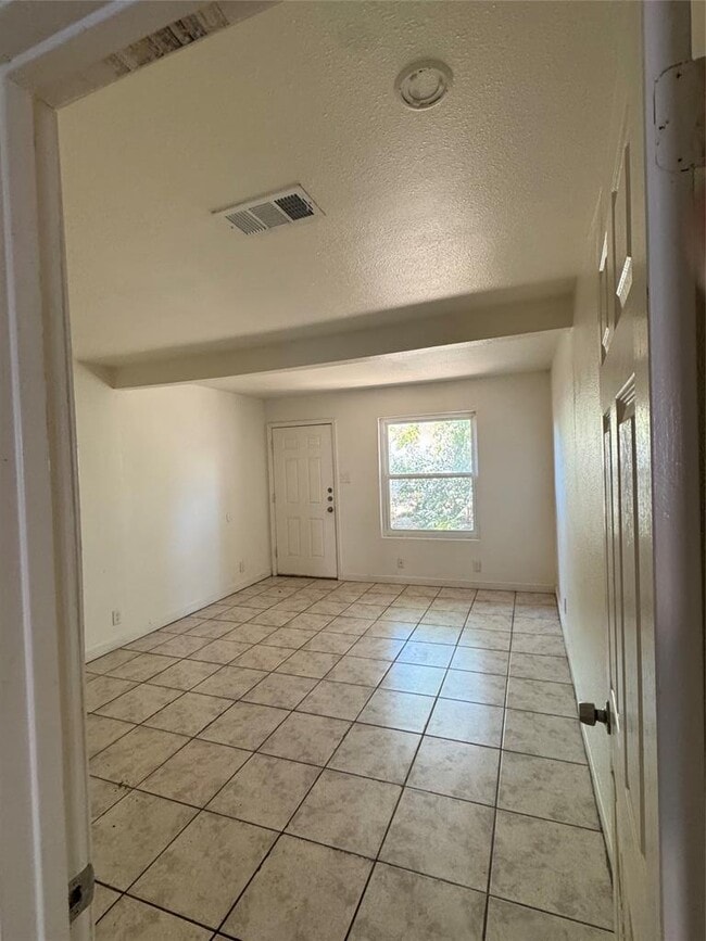 Building Photo - 1006 N Meadows Dr