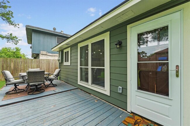 Building Photo - 16906 Rolling Acres Dr