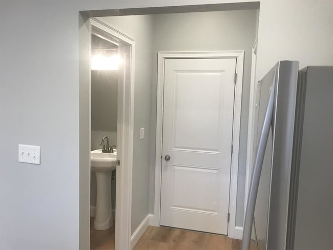 Building Photo - 2405 Rosa RoadRidge Manor Ct