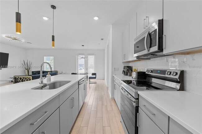 Building Photo - 2375 Lancashire St