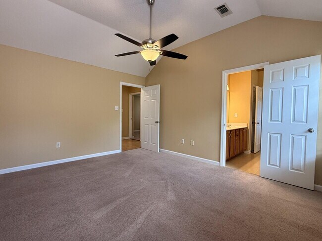 Building Photo - "Charming 3-Bedroom Lakeland Home with Cozy Fireplace & Gleaming Hardwood Floors!"