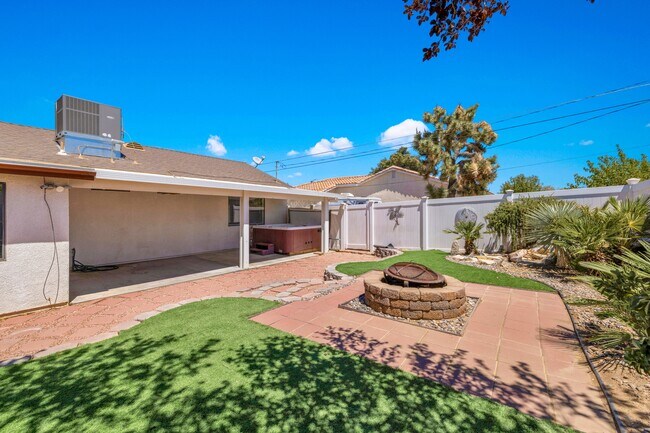 Building Photo - 57815 Desert Gold Dr