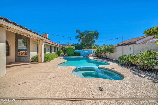 Building Photo - 5639 E Aire Libre Ave
