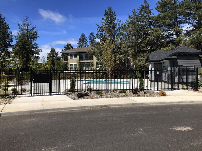 Building Photo - Newer SE 3 Bdrm House, All Appliances incl W/D, Air Cond, Community Pool, Double Garage