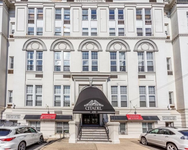 Building Photo - 450 7th St