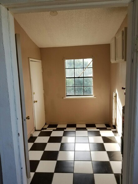 Building Photo - 400 Avenue B