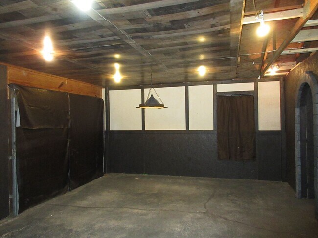 Building Photo - Cute 3 Bedroom in Pace