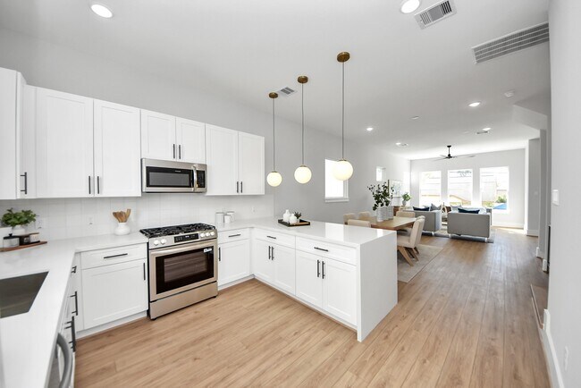 Building Photo - 4818 Cochran St
