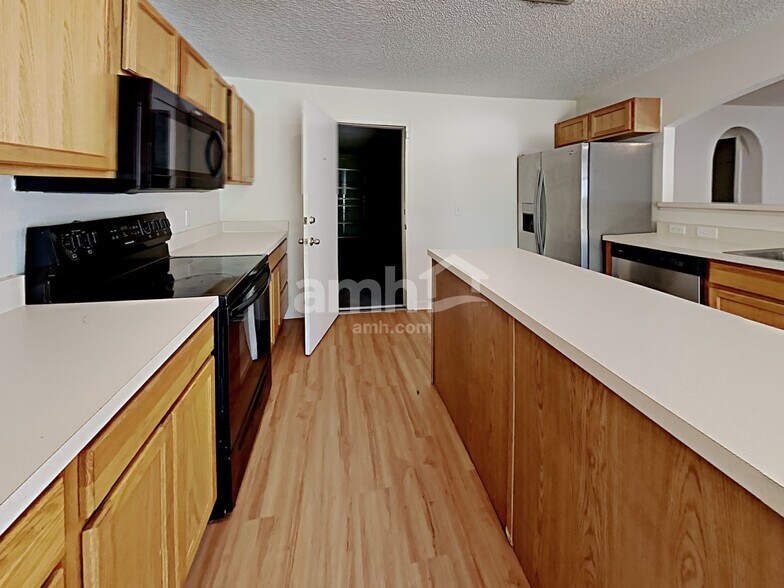 Building Photo - 10421 Opus Dr