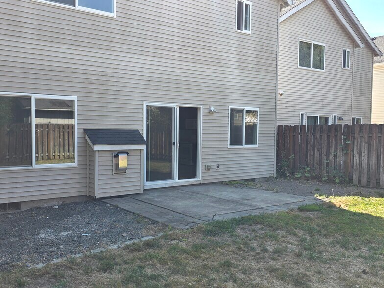 Building Photo - 624 Jasmine Cir
