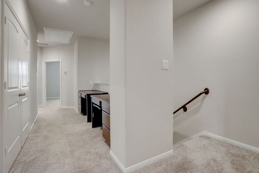 Building Photo - 2714 Veranda Fls