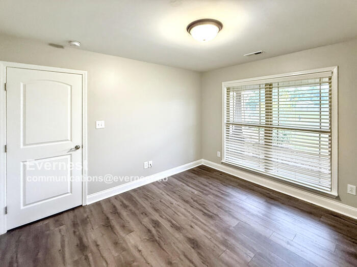 Building Photo - 24752 Rolling Vista Dr