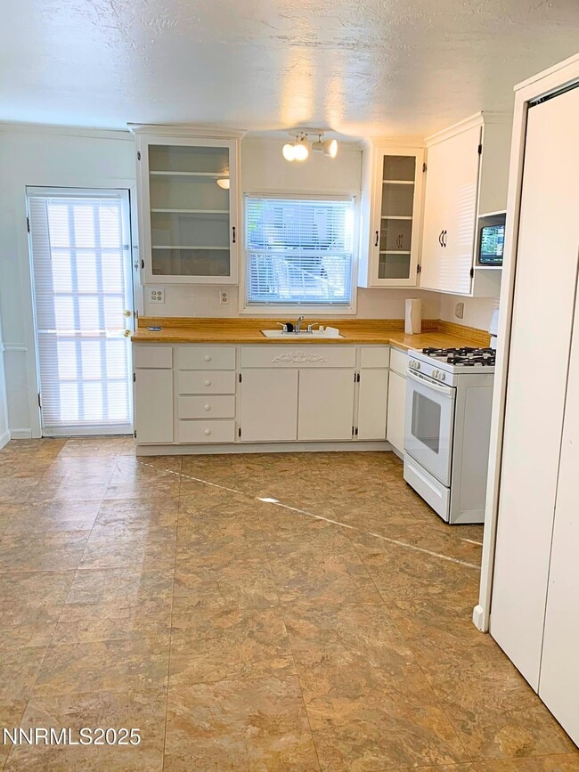 Building Photo - 1151 Seminary Ave