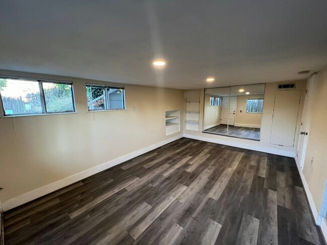 Building Photo - 885 Fourth Ave, Unit 1