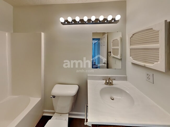 Building Photo - 837 Avalon Dr