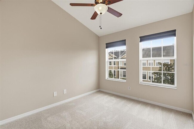 Building Photo - 3011 Pointeview Dr